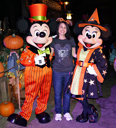 Meeting Mickey Mouse and Minnie Mouse at Disneyland during Halloween