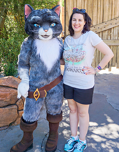 Meeting Kitty Softpaws at Universal Studios