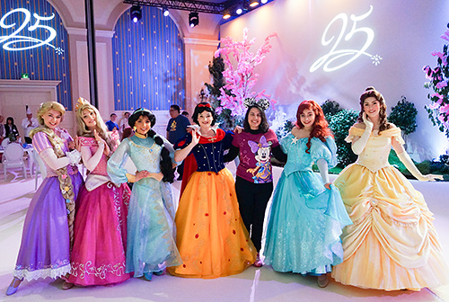 Meeting Rapunzel, Aurora, Jasmine, Snow White, Ariel and Belle at Disneyland Paris